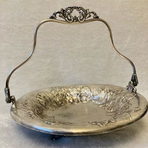 Antique Pairpoint MFG Co Quadruple Silver Plate Footed Bridal Basket with handle